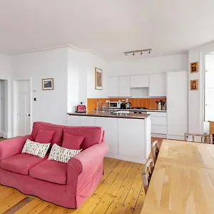 stunning-georgian-apartment-in-central-bath.tophotelsbath.com/