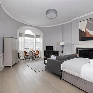 Joivy Modern In New Town, On Historic George Street Edinburgh