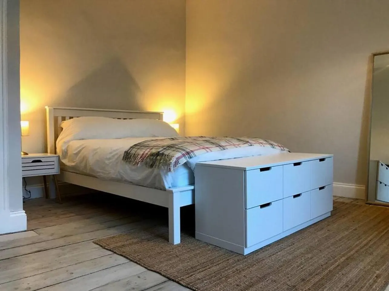 Relax In Style In Edinburghs Buzzing West End Apartment