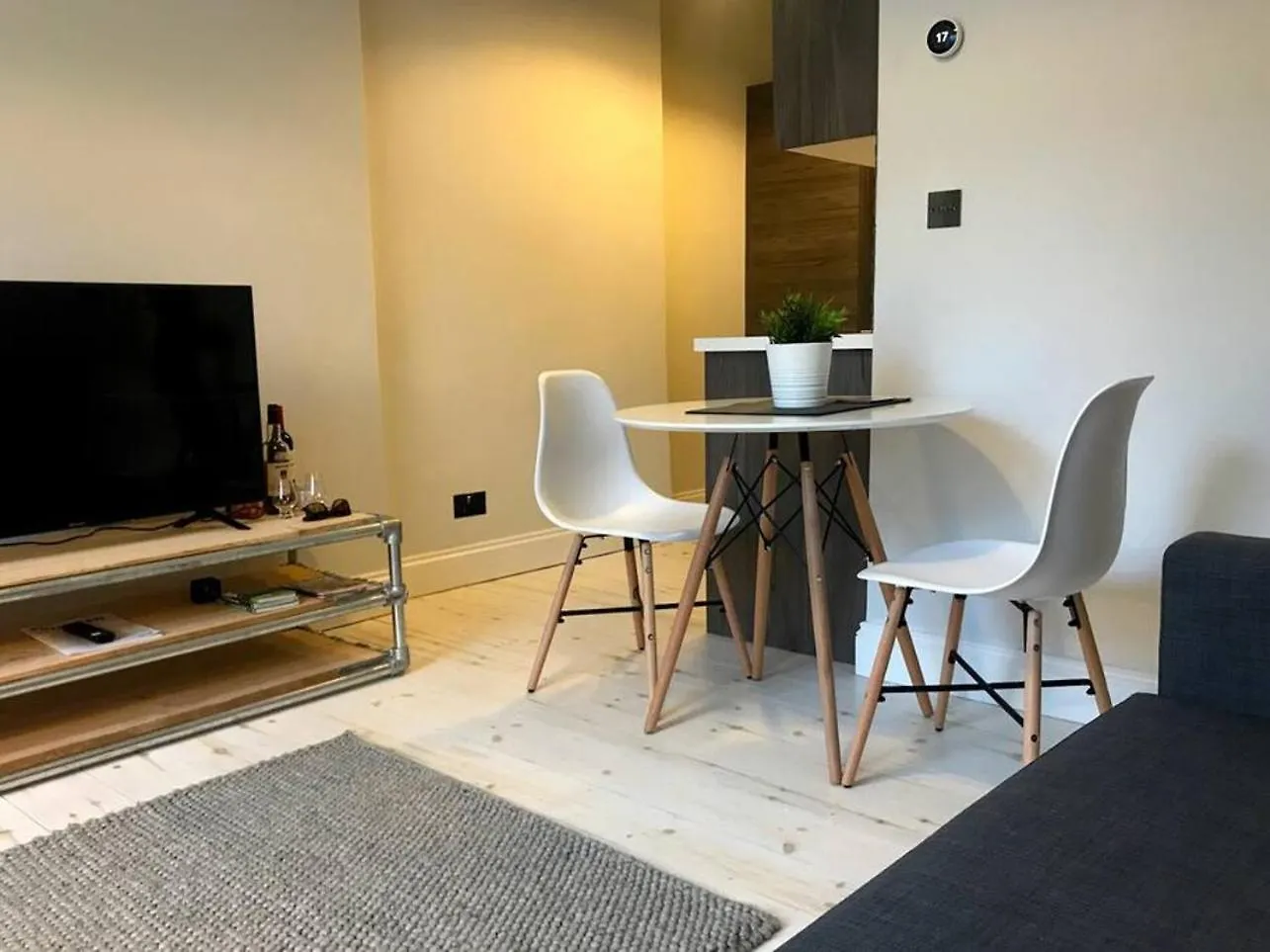 Relax In Style In Edinburghs Buzzing West End Apartment 0*, Edinburgh United Kingdom