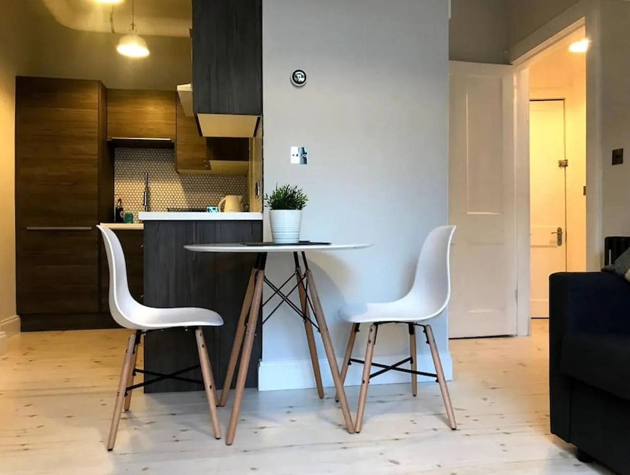 Relax In Style In Edinburghs Buzzing West End Apartment