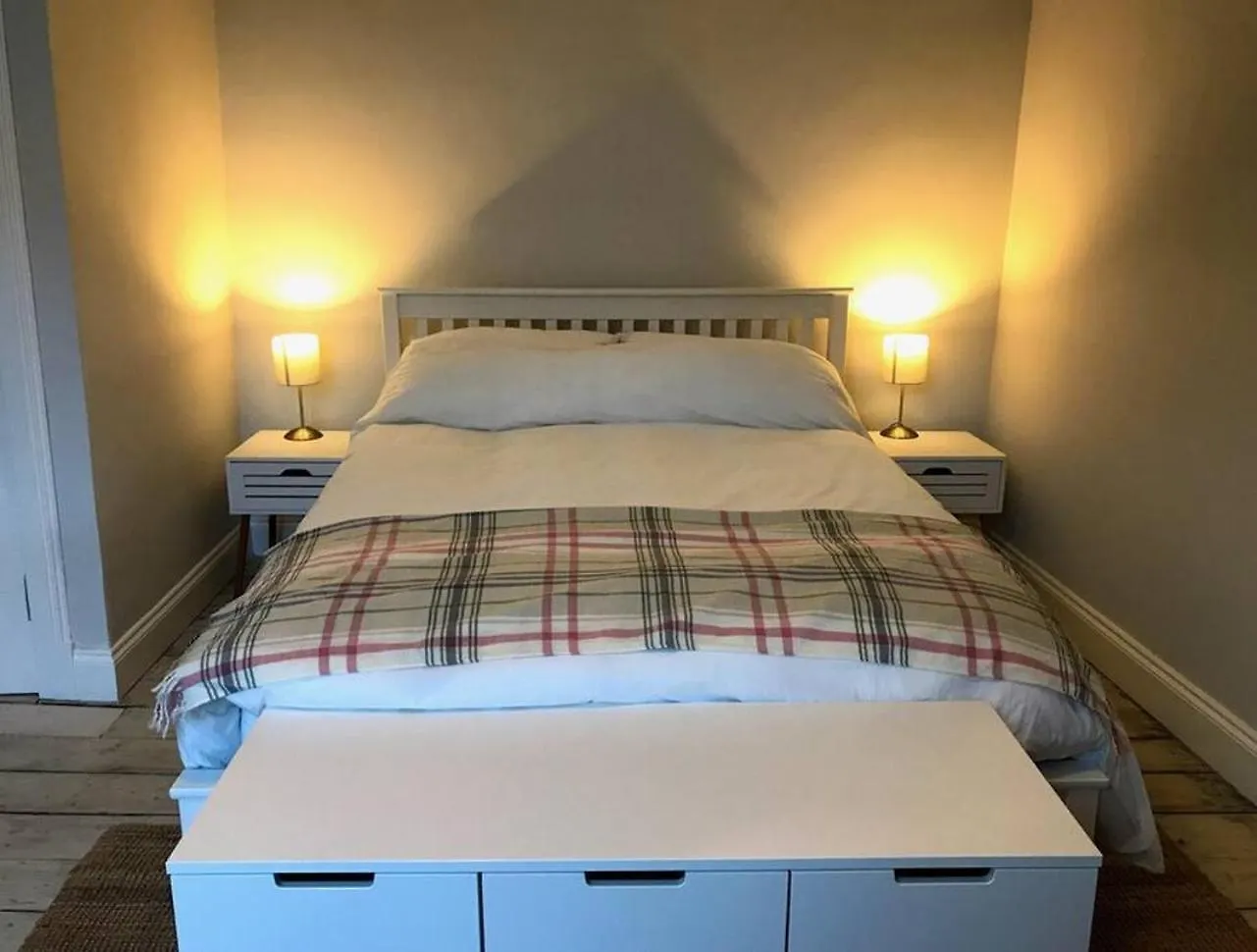 Relax In Style In Edinburghs Buzzing West End Apartment